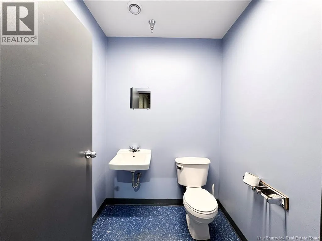 222 Edinburgh Drive Unit# 200