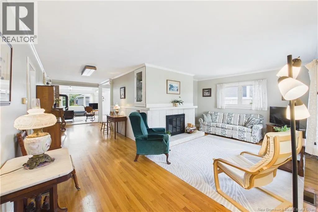 13 Squire Street