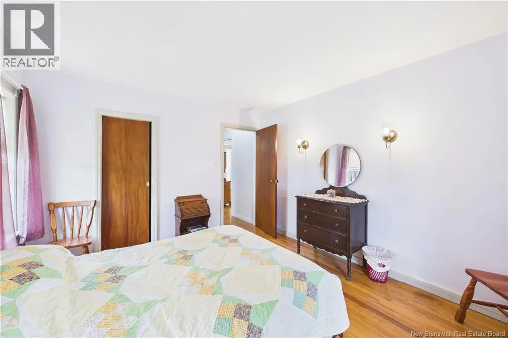 13 Squire Street