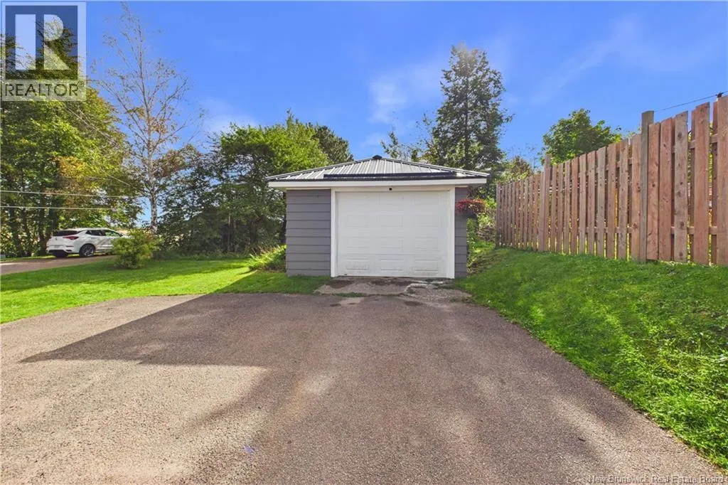 13 Squire Street