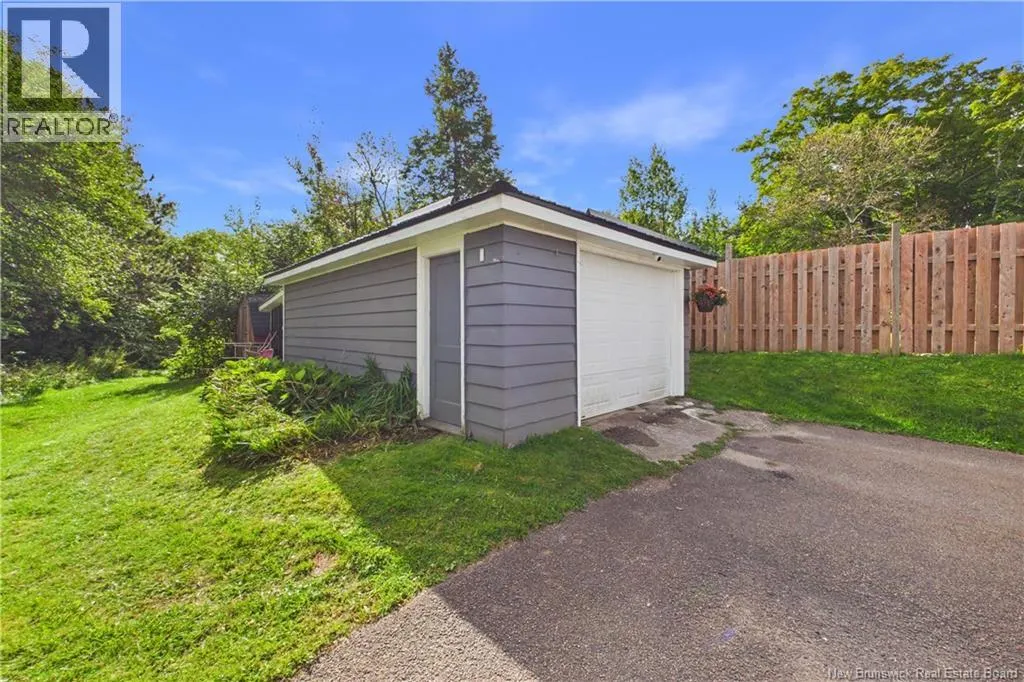13 Squire Street