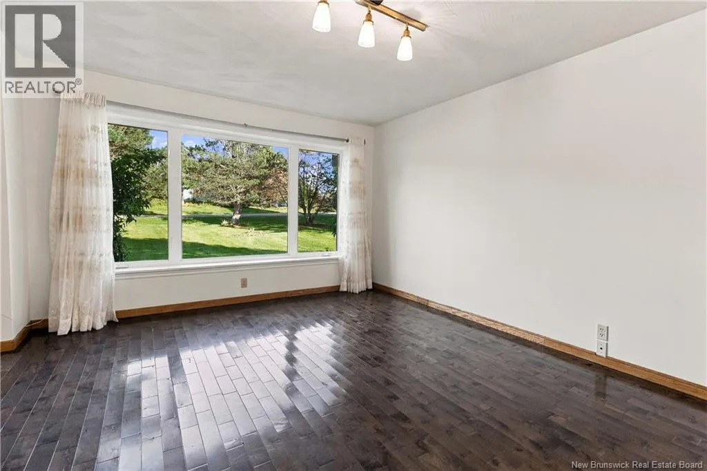 44 West Avenue