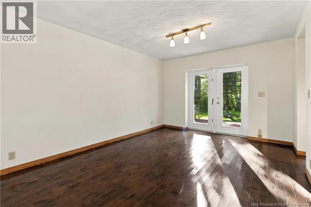 44 West Avenue