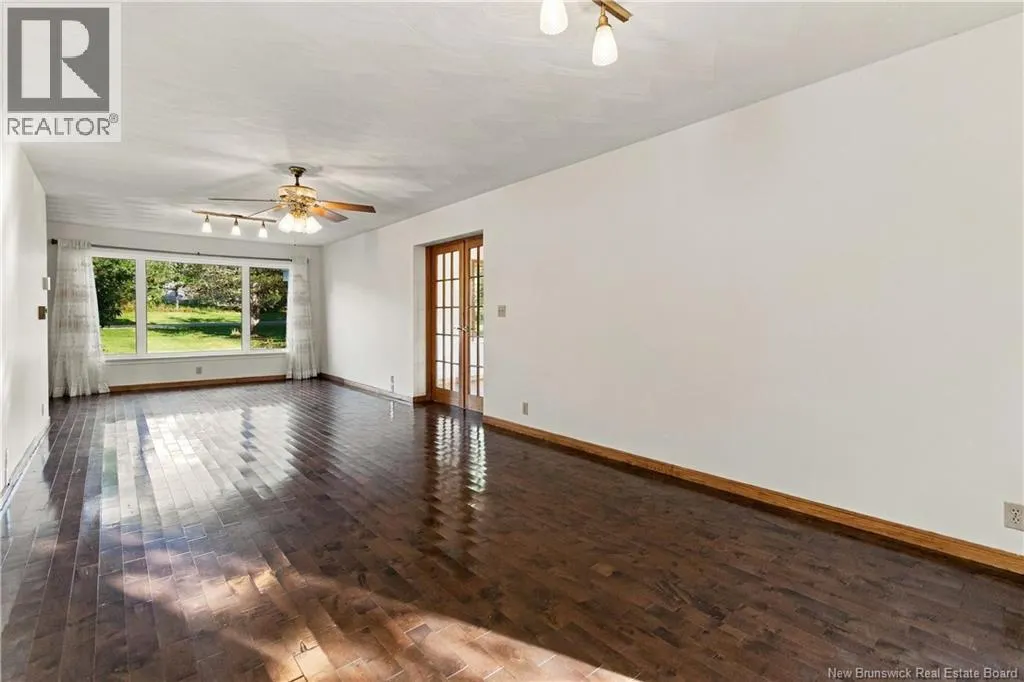 44 West Avenue