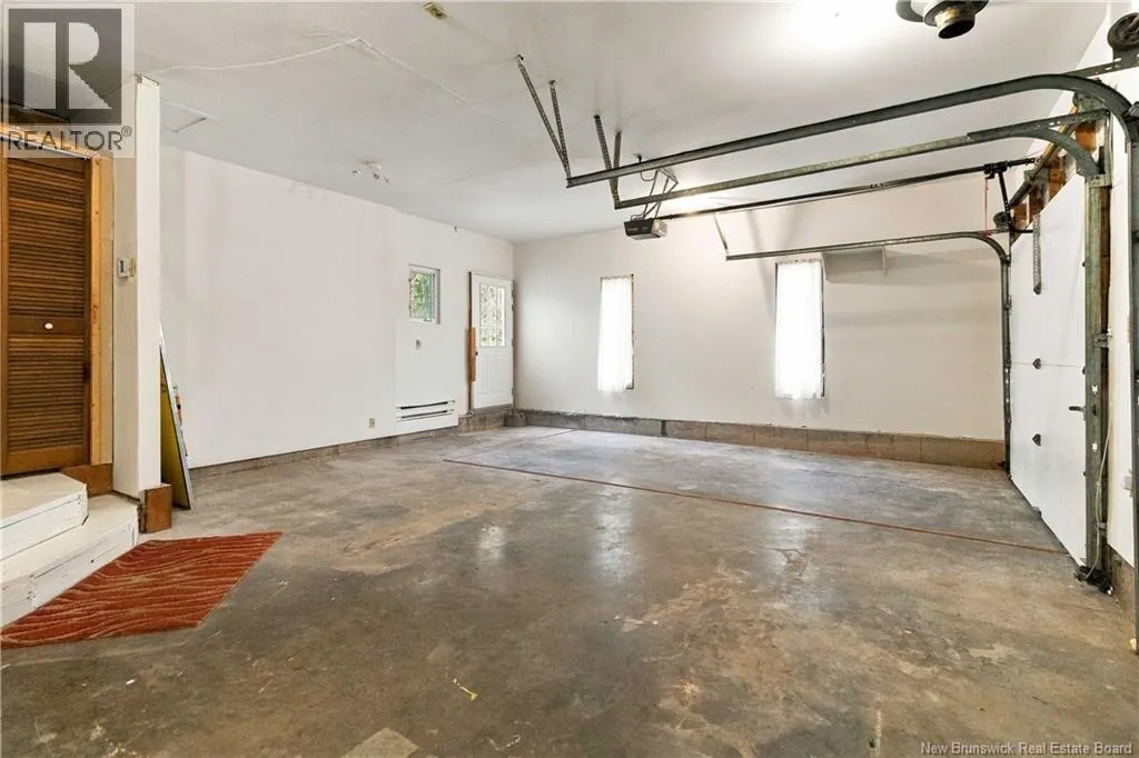 44 West Avenue