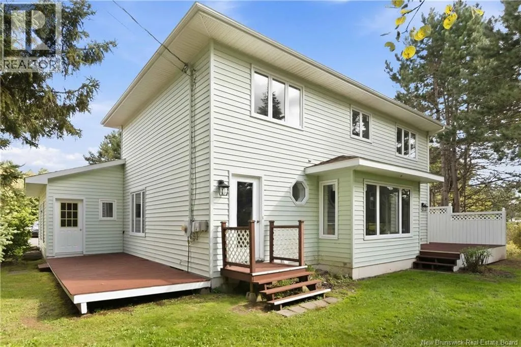 44 West Avenue