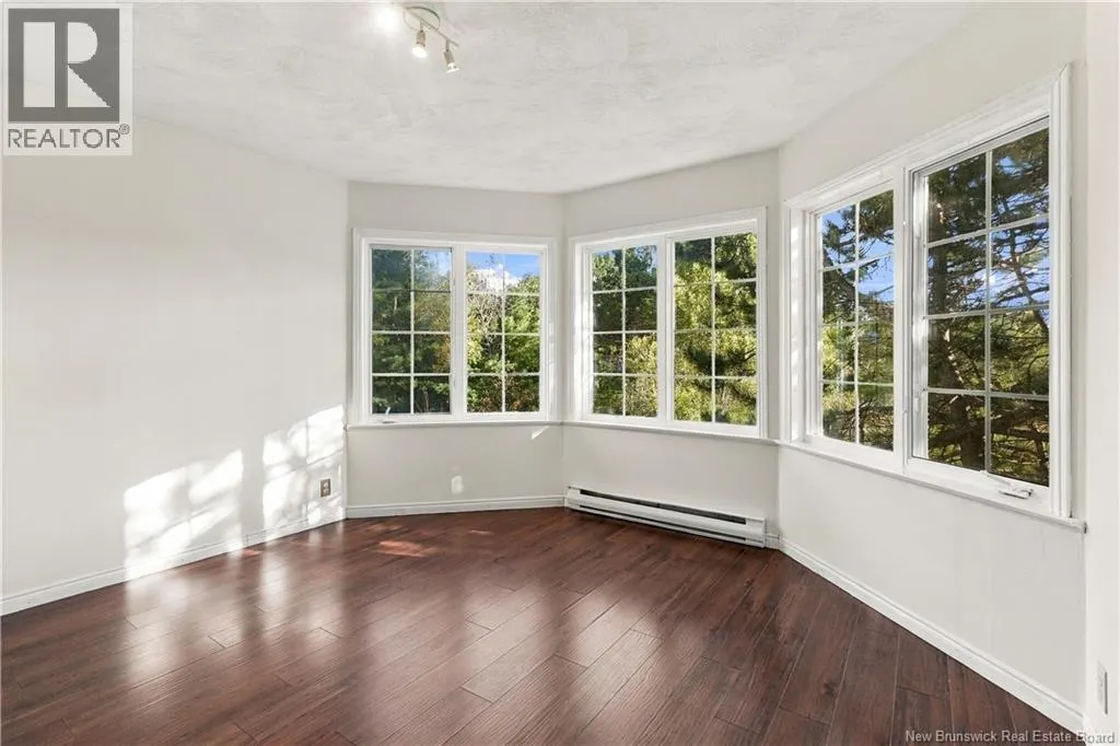 44 West Avenue