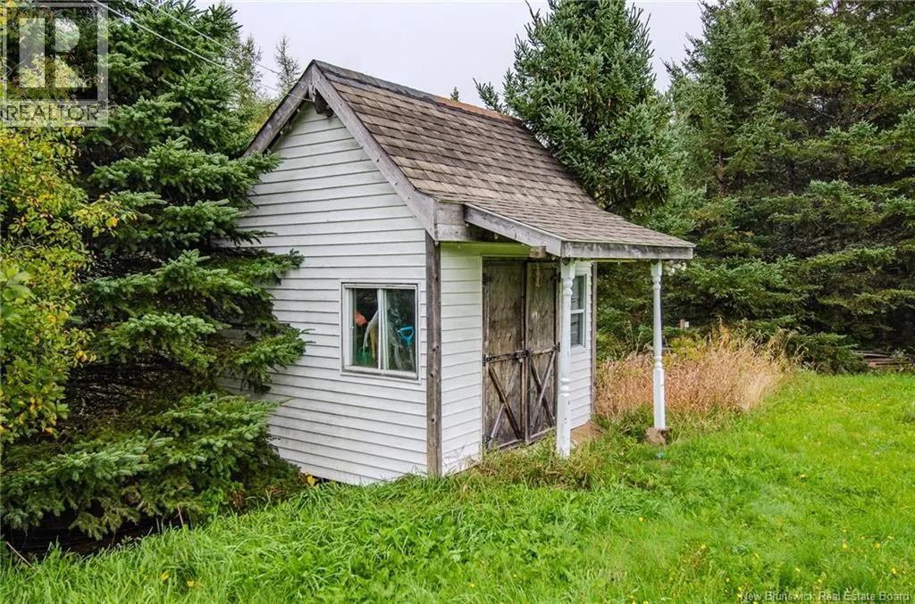 2740 Loch Lomond Road