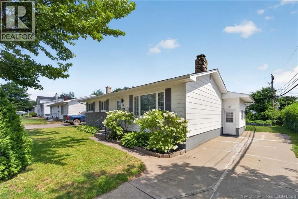 9 Magellan Drive