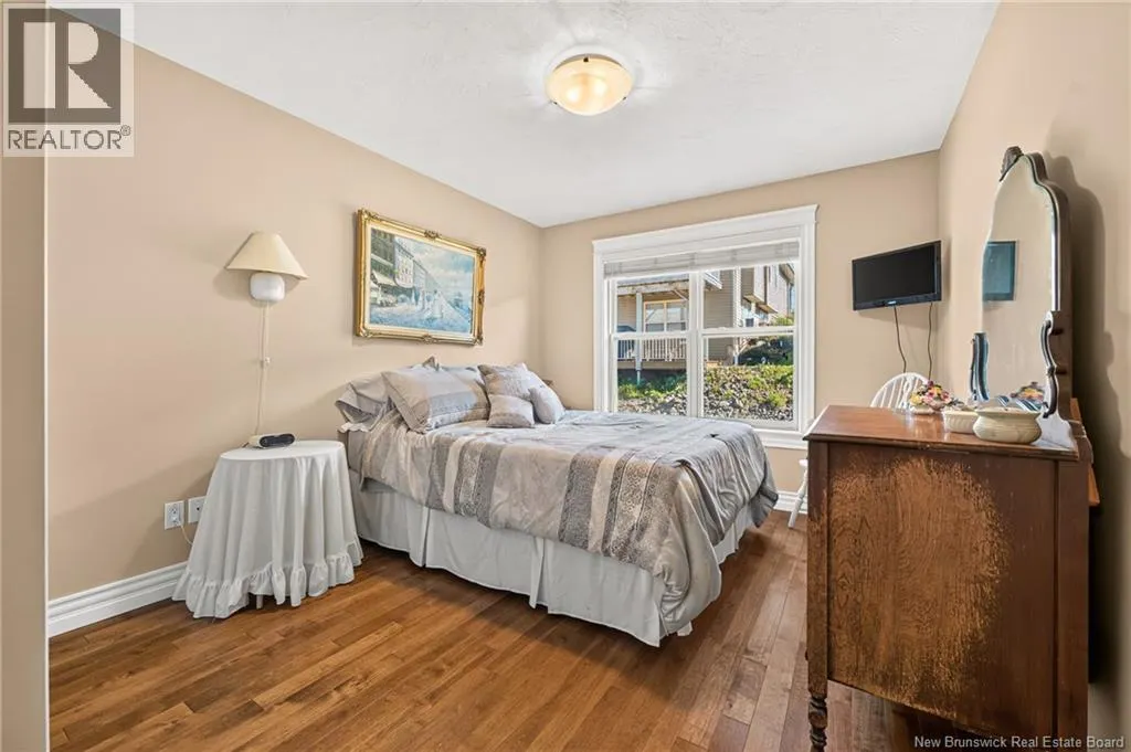 51 Thornhill Crescent