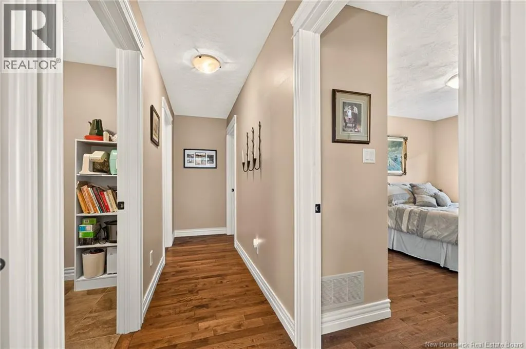 51 Thornhill Crescent