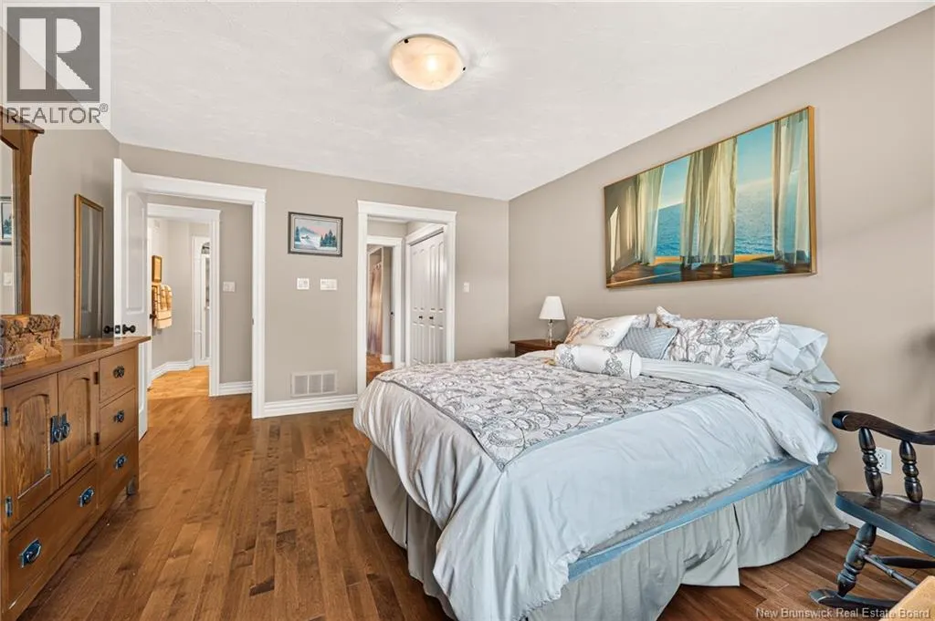 51 Thornhill Crescent