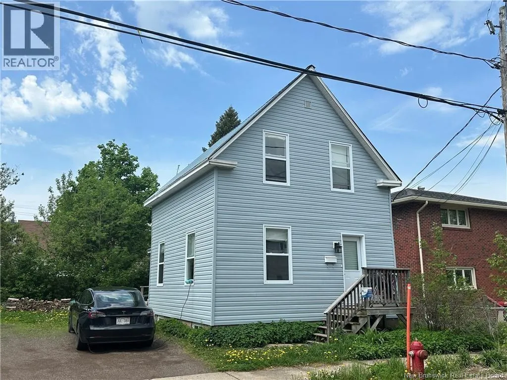 496 Robinson Street