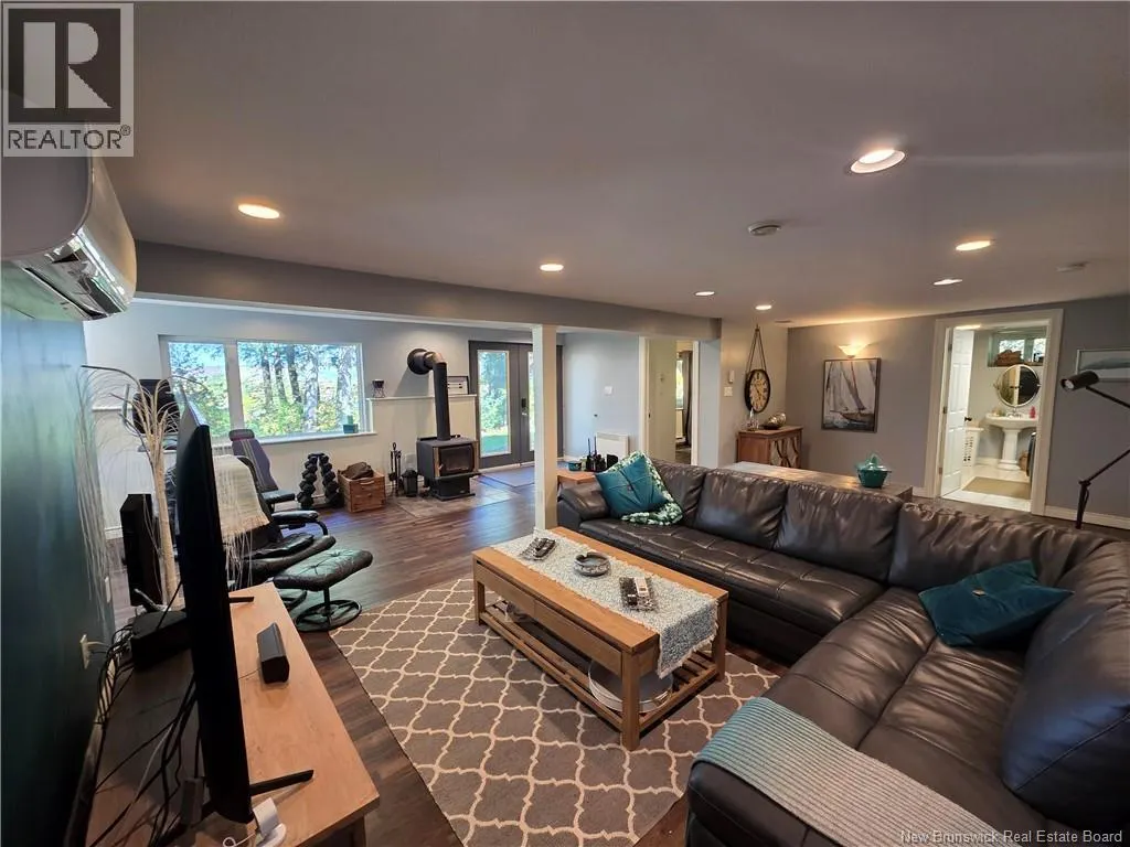 28 River Lane