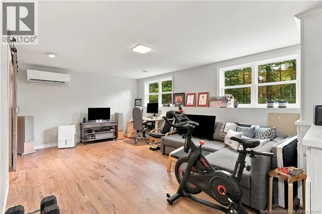 21 Mountain View Crescent