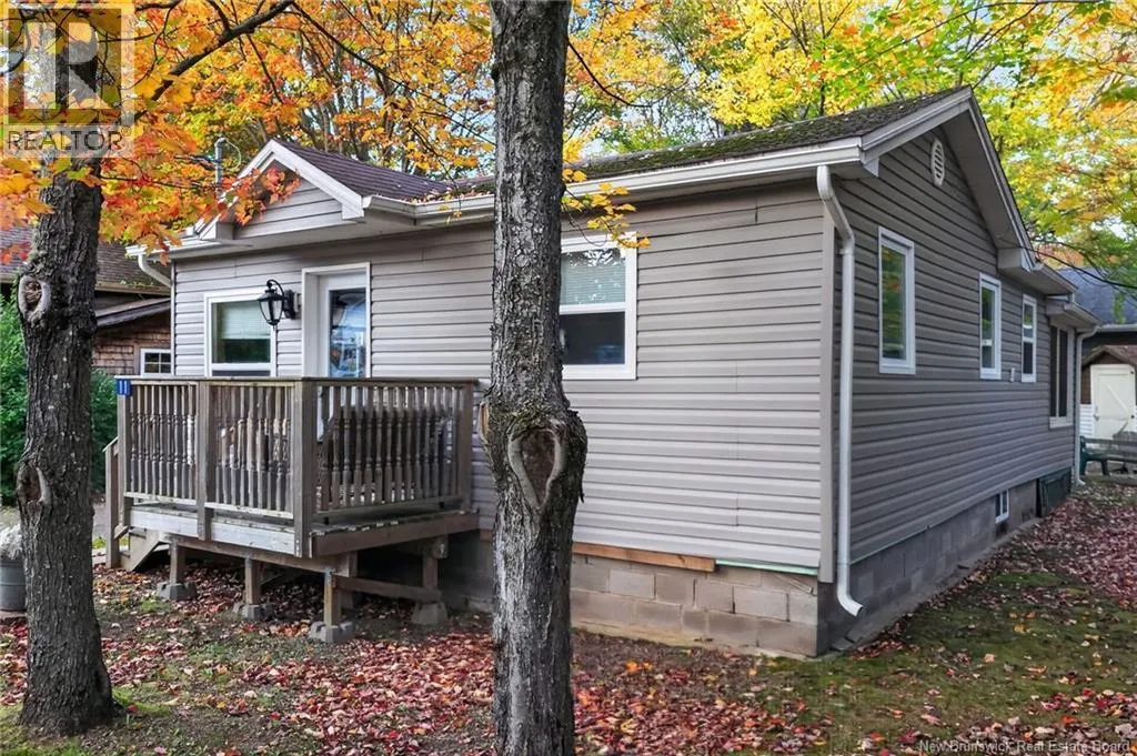 11 Redwood Avenue