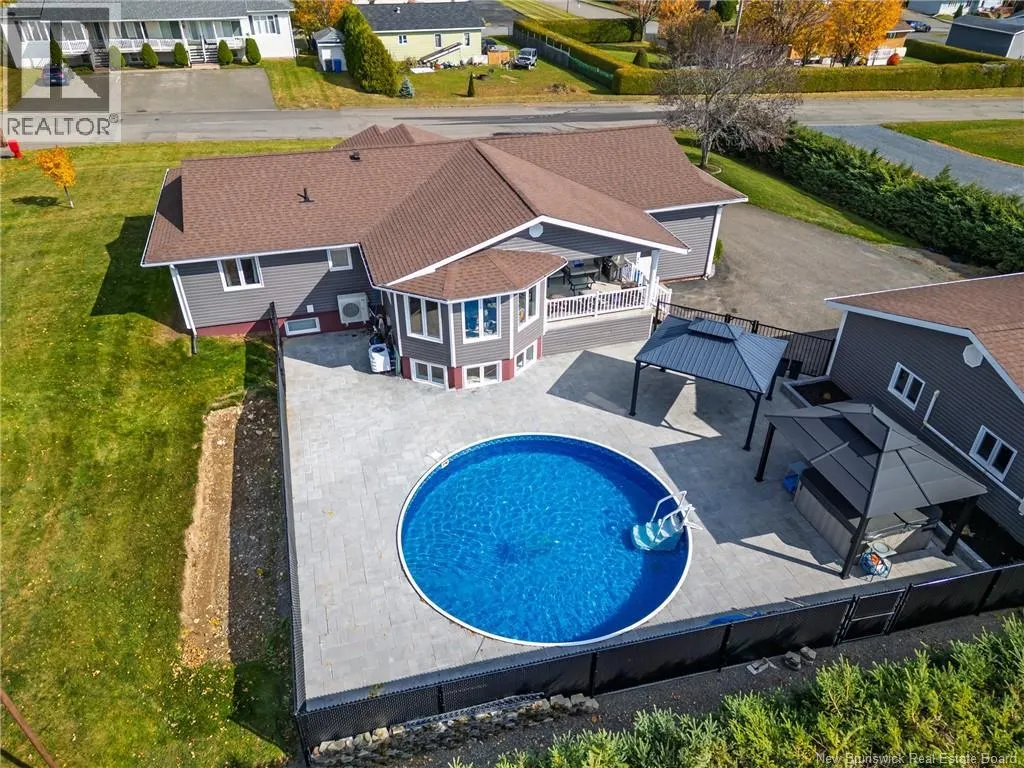 76 Rue McClure