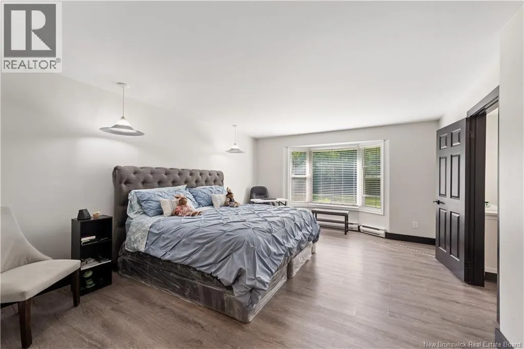 32 Riverbend