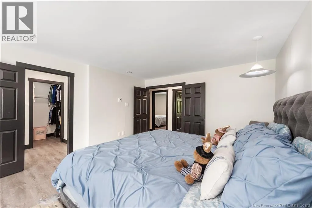32 Riverbend