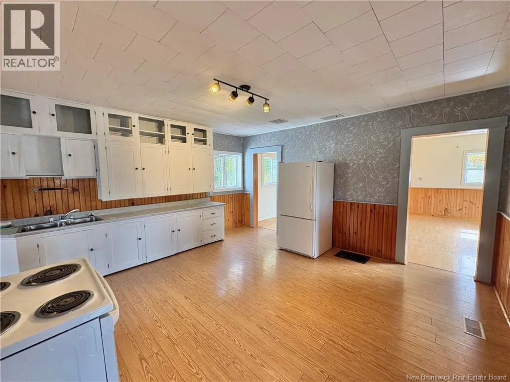 389 East Knowlesville Road