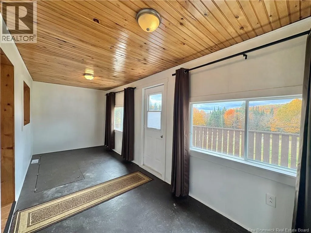 389 East Knowlesville Road