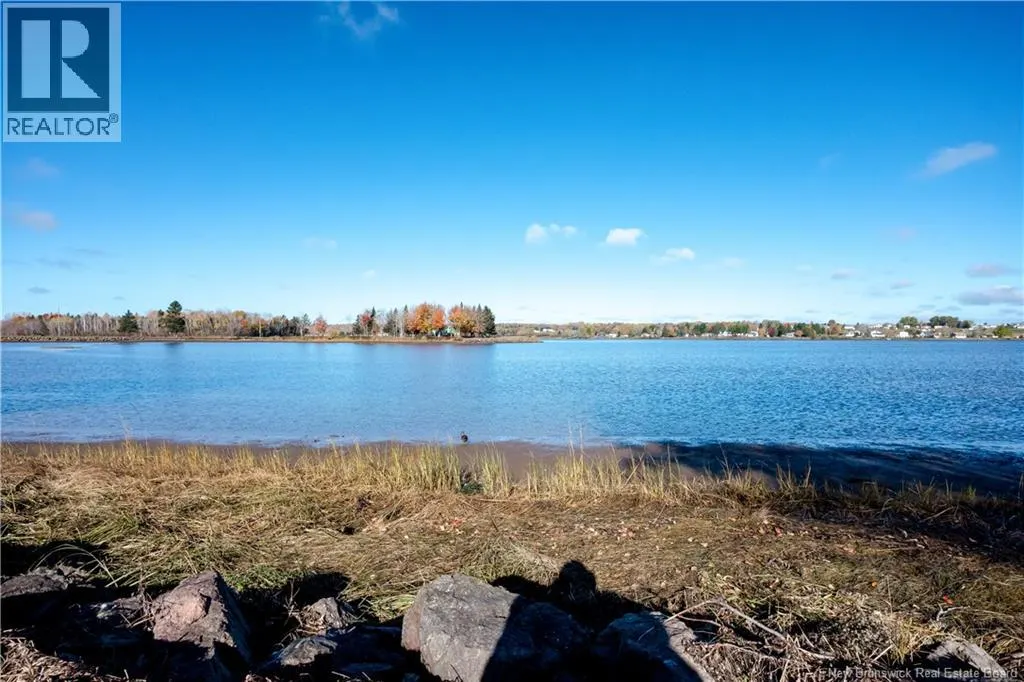40 Au Bord de l'Eau Road
