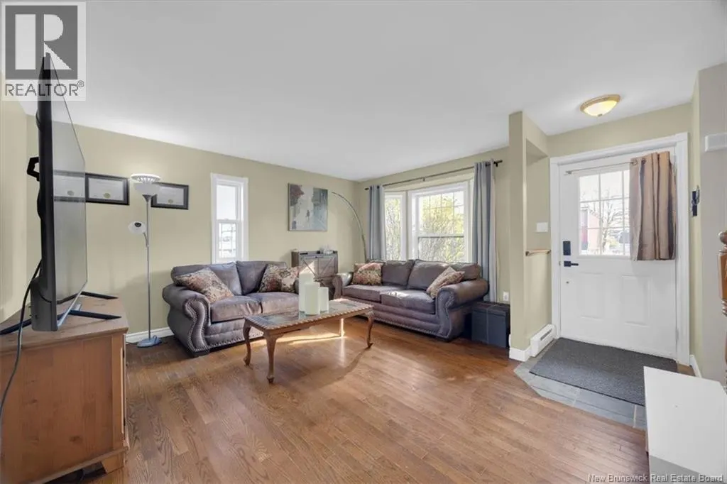 193 King St West