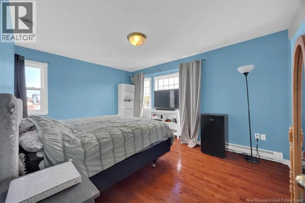 193 King St West