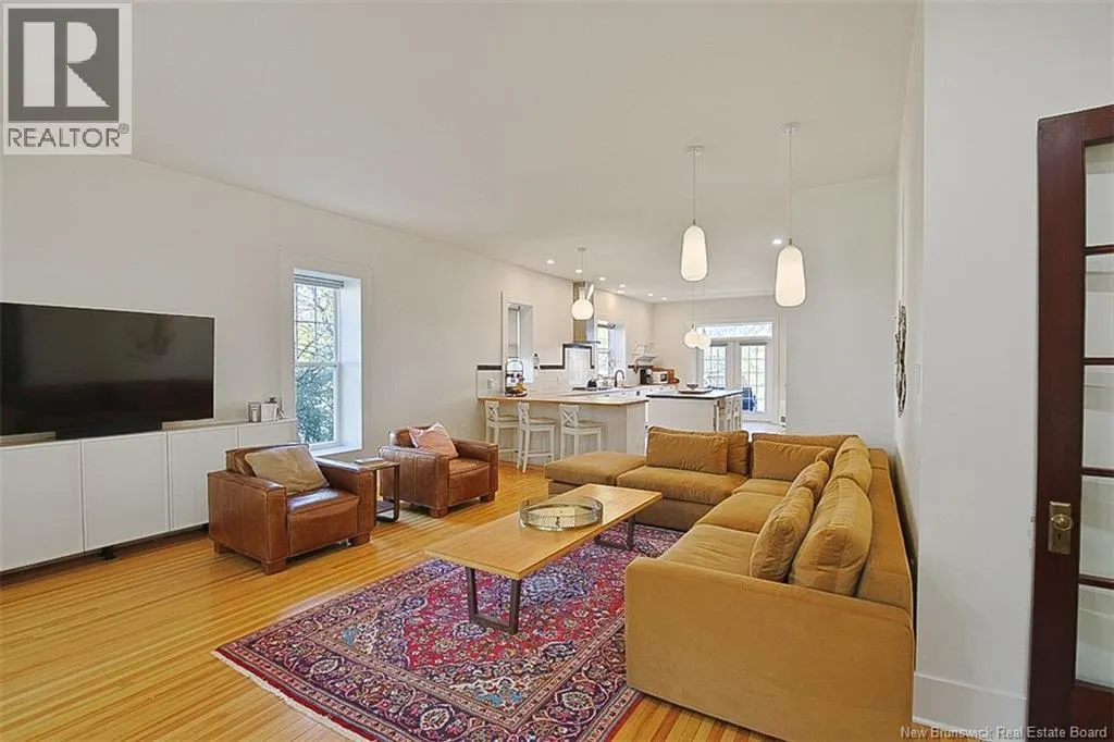 357 Dufferin Row