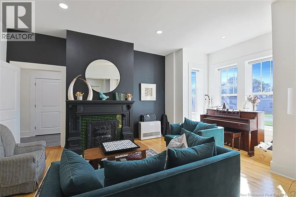 357 Dufferin Row