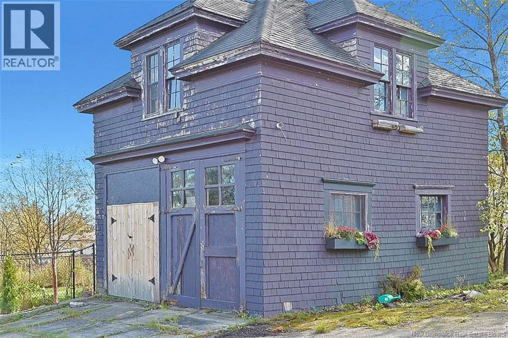 357 Dufferin Row
