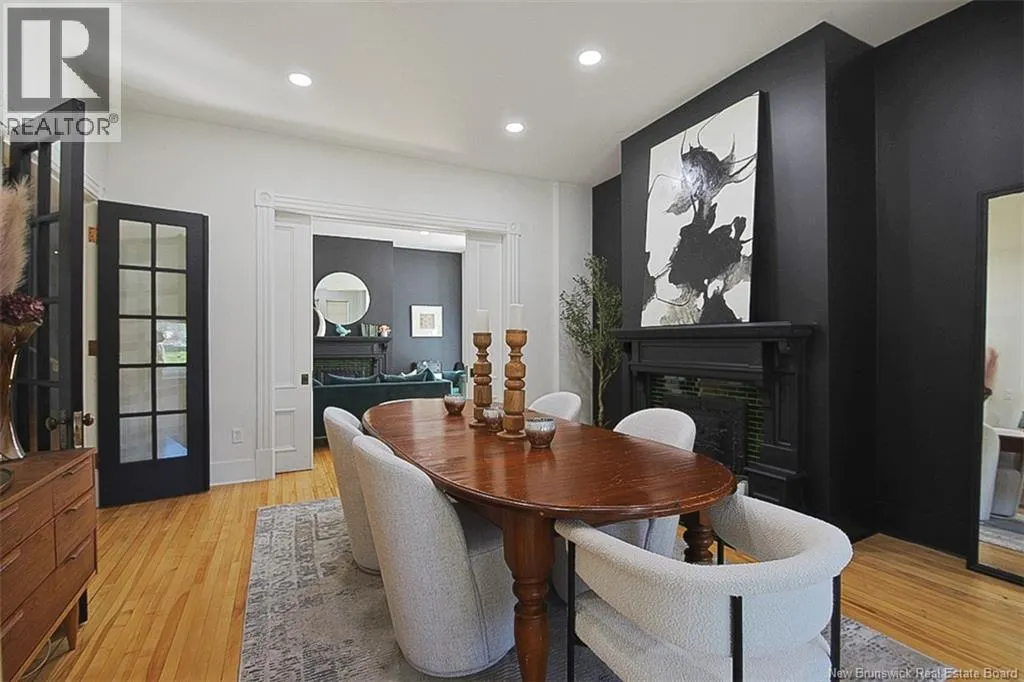 357 Dufferin Row