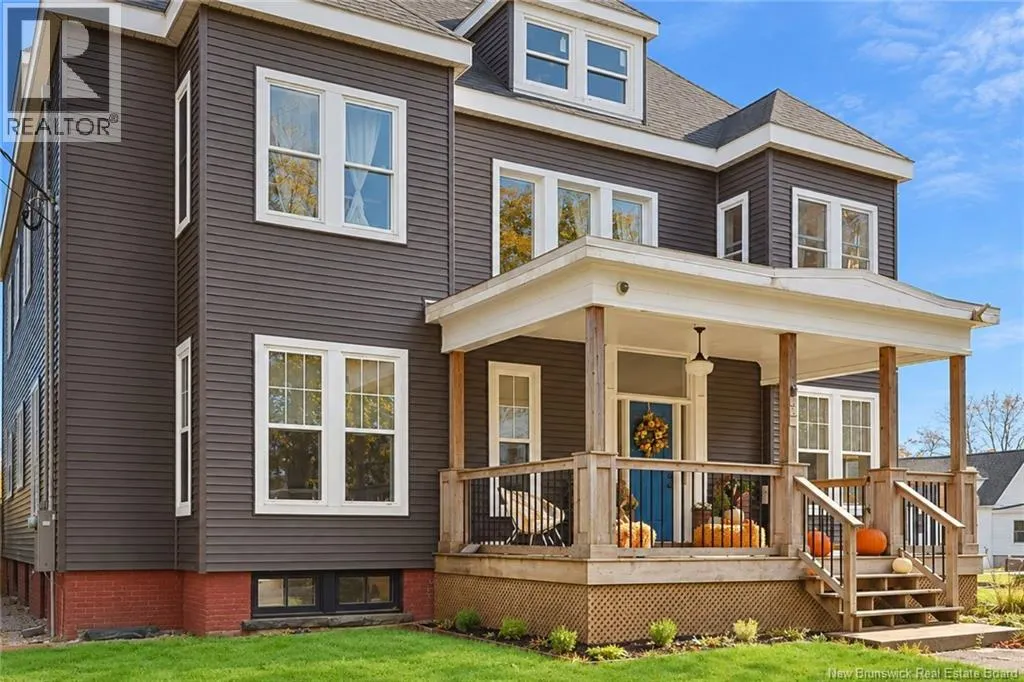 357 Dufferin Row