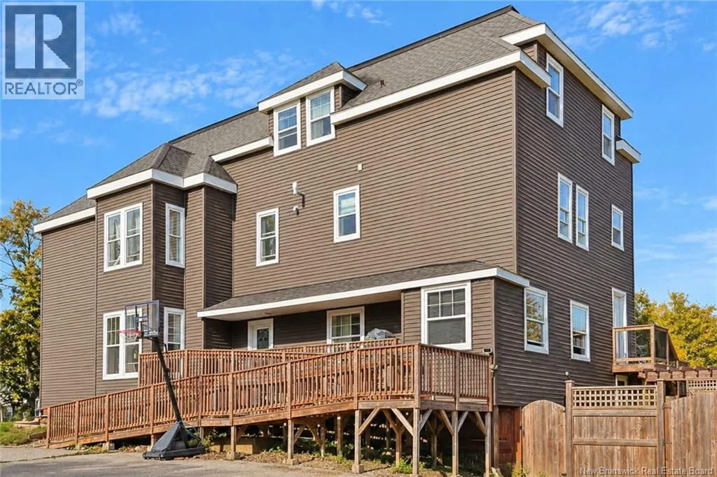357 Dufferin Row