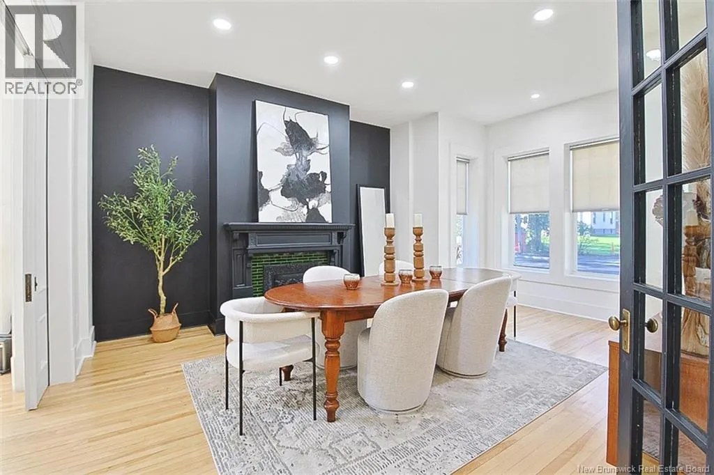 357 Dufferin Row