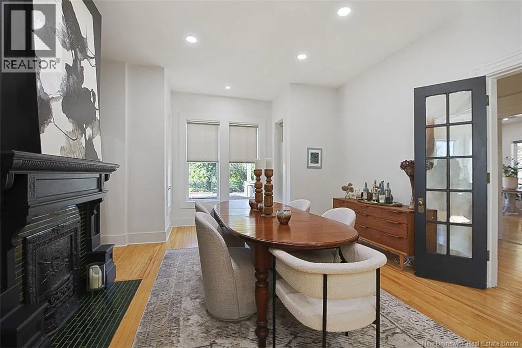 357 Dufferin Row