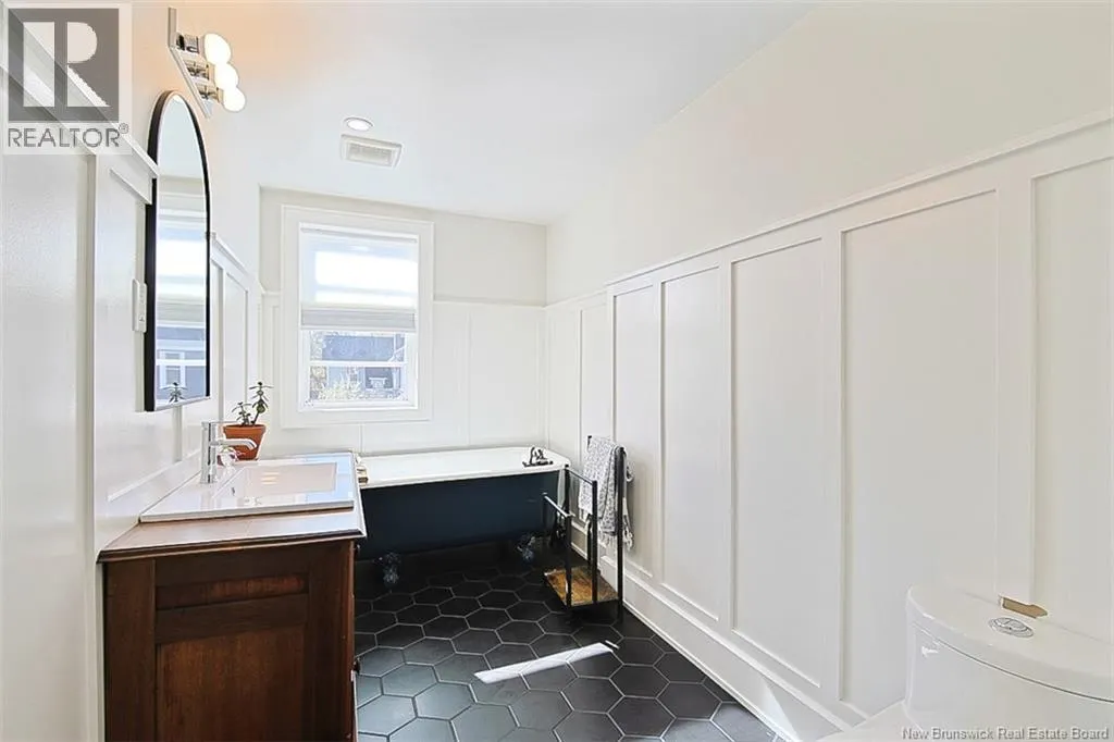 357 Dufferin Row