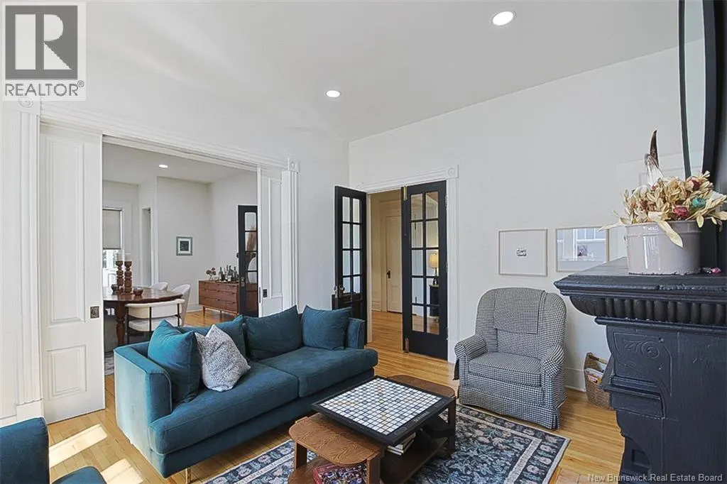 357 Dufferin Row