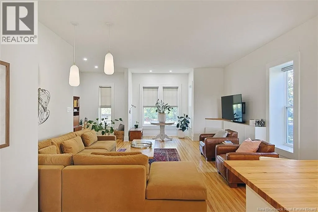 357 Dufferin Row