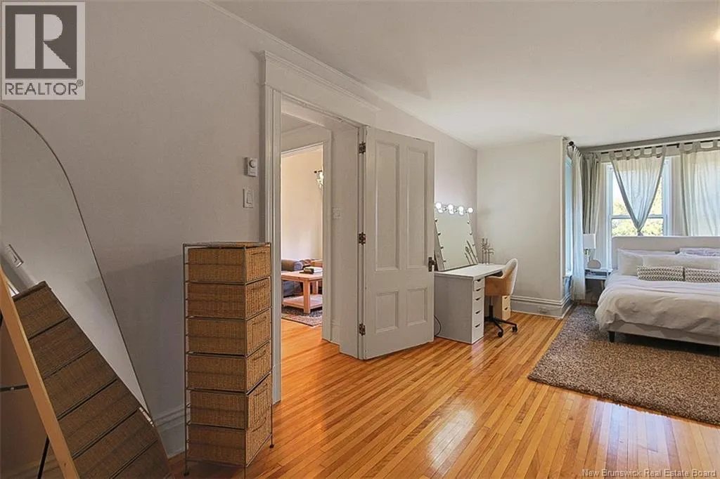 357 Dufferin Row