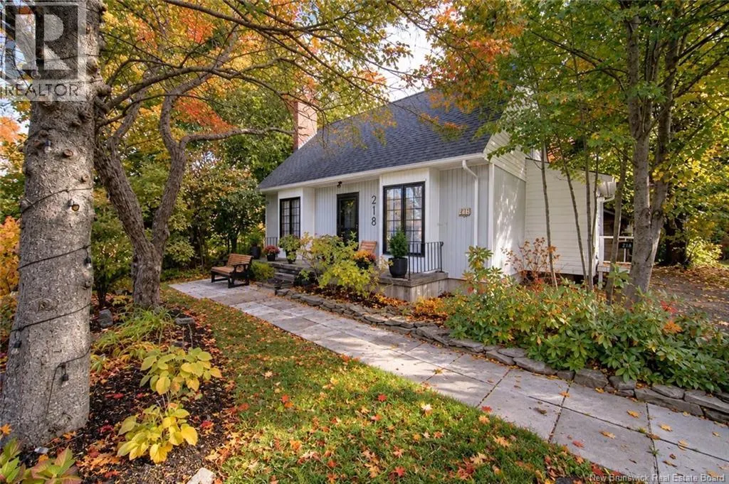 218 Colonial Heights