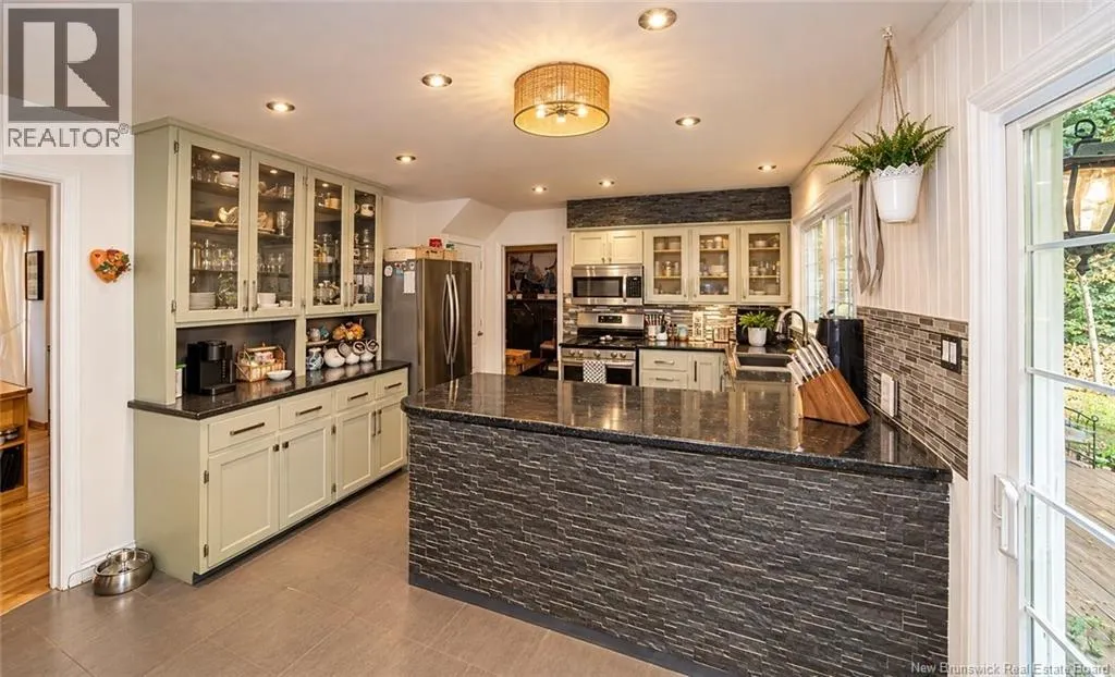 218 Colonial Heights