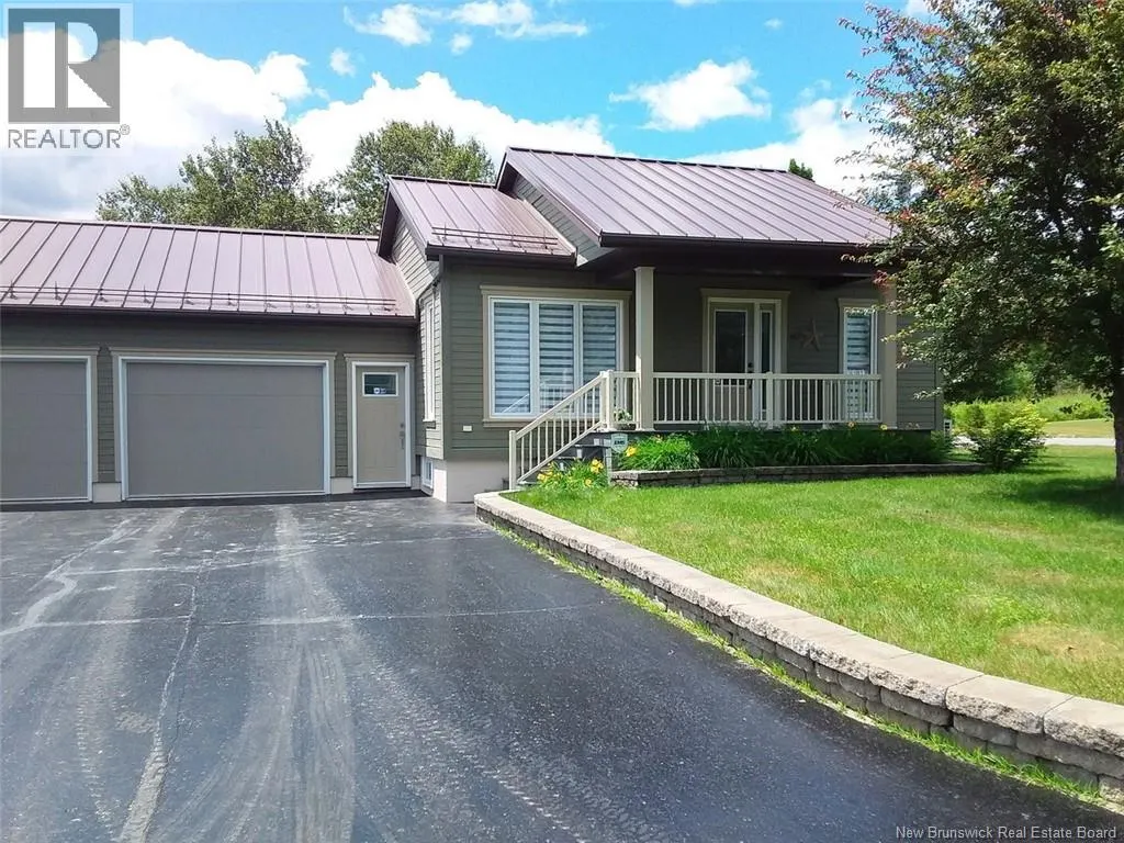18 4th Avenue