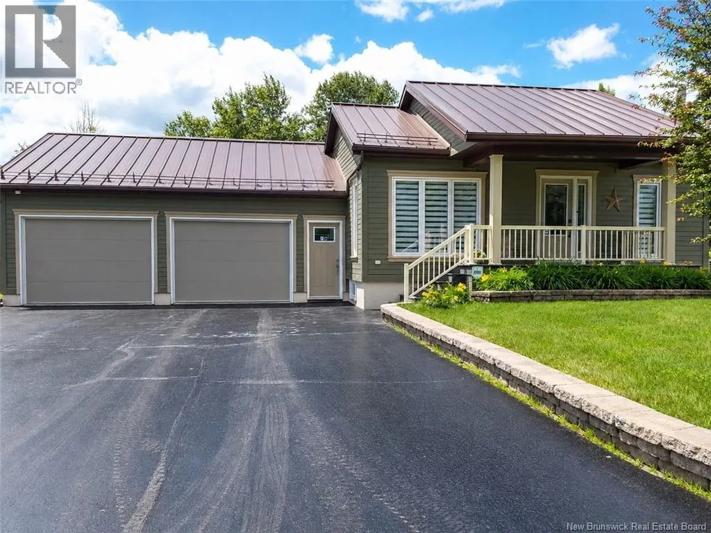 18 4th Avenue