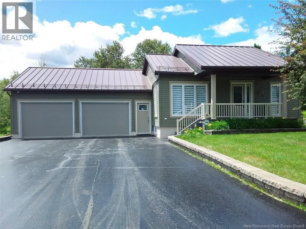 18 4th Avenue