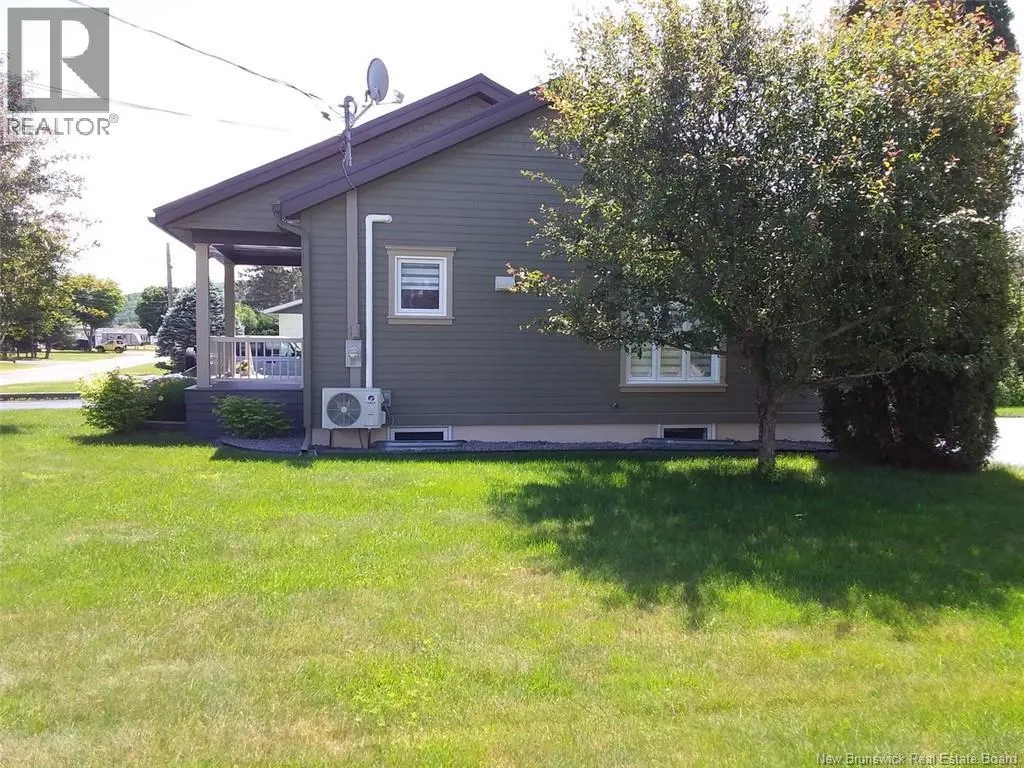 18 4th Avenue