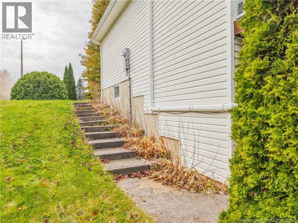 27 Howe Crescent