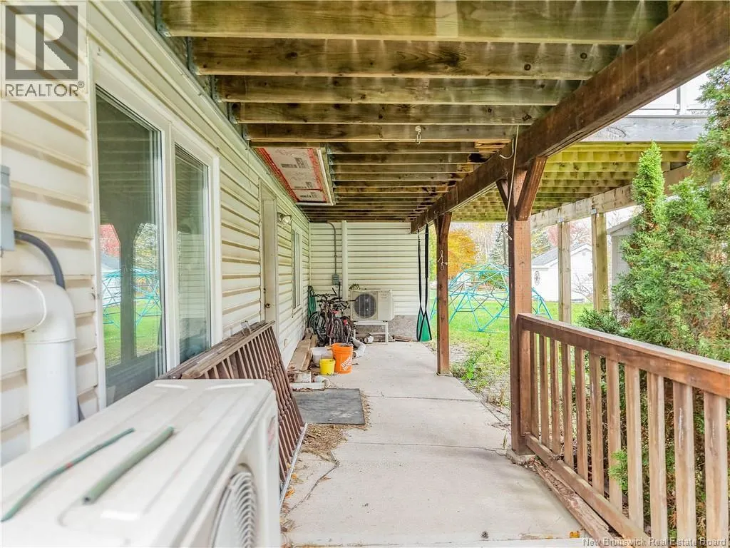 27 Howe Crescent