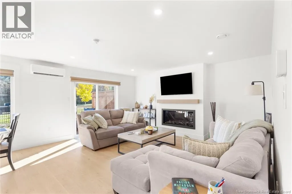 2 Huntingdon Circle