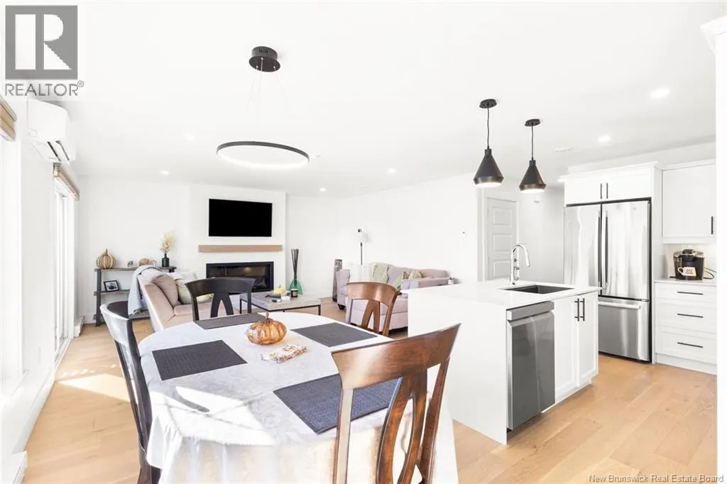 2 Huntingdon Circle